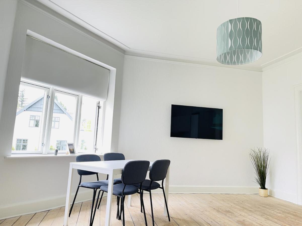 Aday - City Central Mansion - 1 Bedroom Apartment With Garden Aalborg Exterior photo