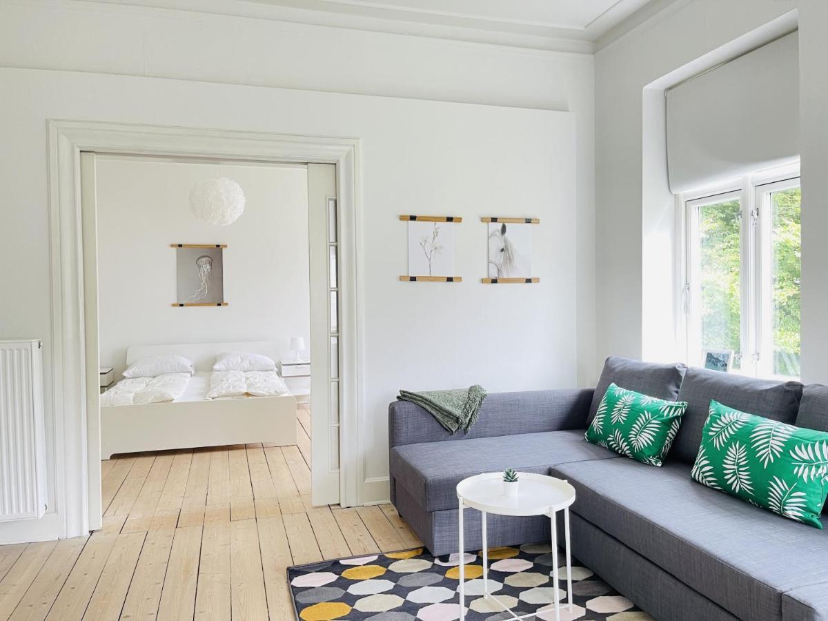 Aday - City Central Mansion - 1 Bedroom Apartment With Garden Aalborg Exterior photo
