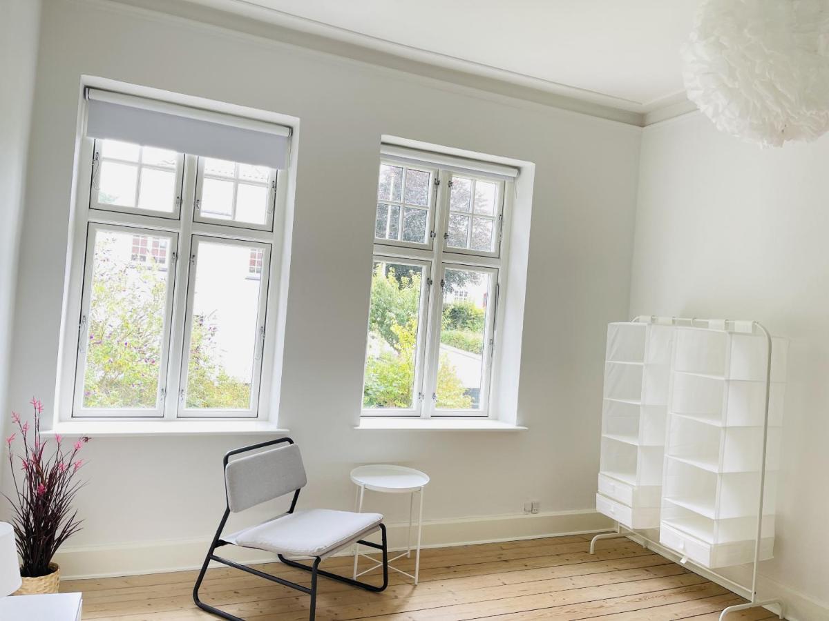 Aday - City Central Mansion - 1 Bedroom Apartment With Garden Aalborg Exterior photo